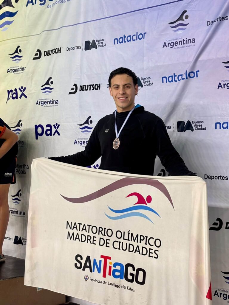 El nadador santiagueño Matías Sosa González volvió a ganar la medalla de bronce