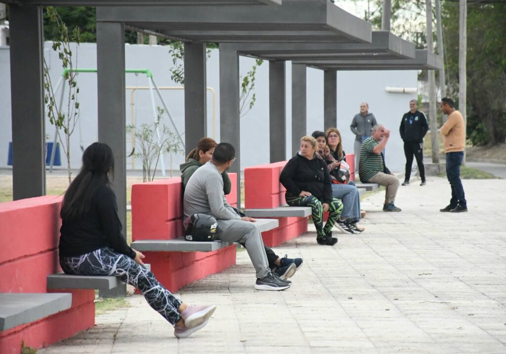 Inauguraron la Plazoleta Uruguay en el barrio América del Sur Inauguraron la Plazoleta Uruguay en el barrio América del Sur
