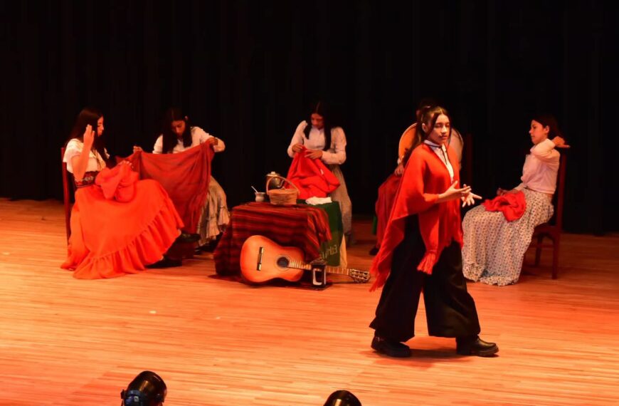 Fernández vivió por primera vez el Festival Intercolegial de Teatro
