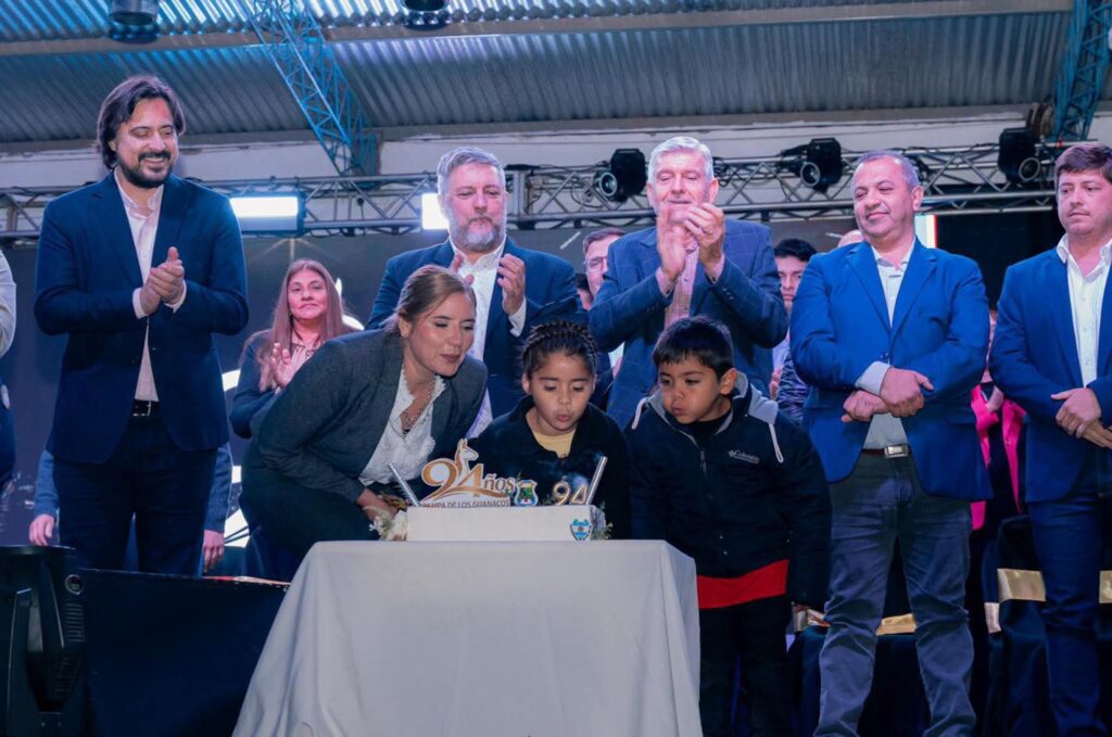 Pampa de los Guanacos celebró sus 94 años con homenajes y un gran desfile Pampa de los Guanacos celebró sus 94 años con homenajes y un gran desfile