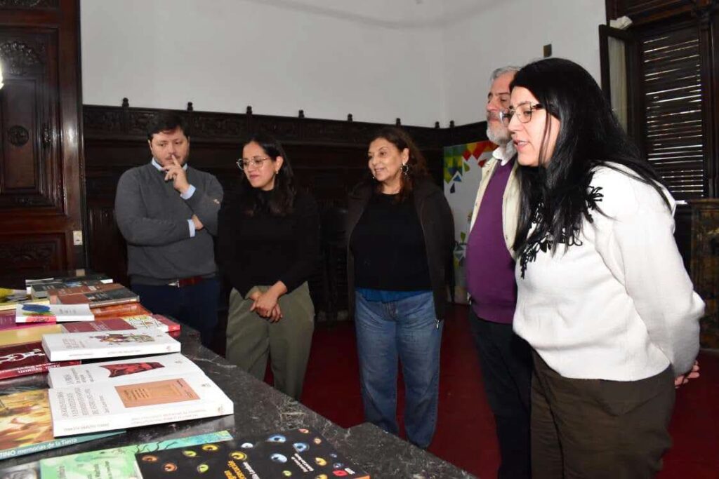 El municipio de Fernández recibió material bibliográfico de la editorial de Cultura de la provincia