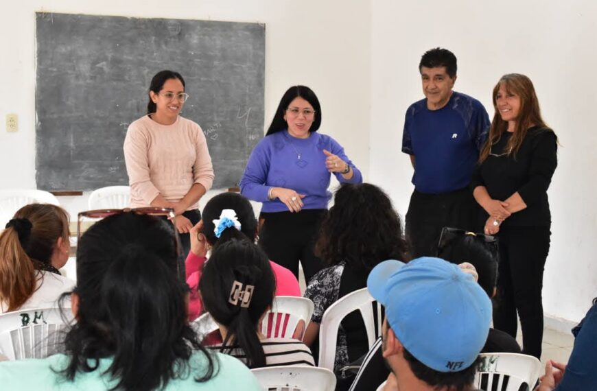 Fernández: Inició el curso de Tapicería II destinado a emprendedores