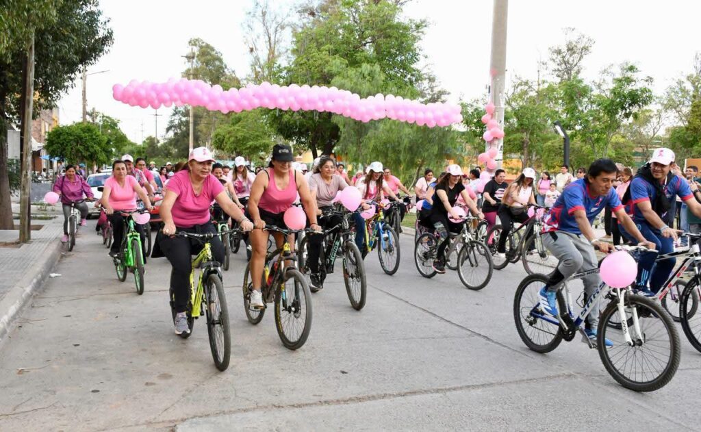 Loreto vivió una tarde de concientización con una bicicleteada por el Octubre Rosa Loreto vivió una tarde de concientización con una bicicleteada por el Octubre Rosa