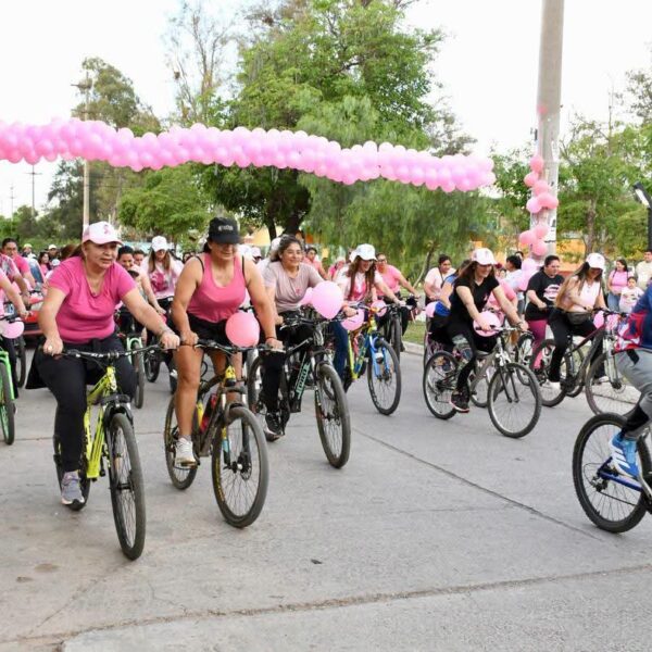 Loreto vivió una tarde de concientización con una bicicleteada por el Octubre Rosa