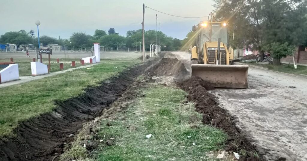Pinto: El Municipio intensifica el mantenimiento de desagües y la colocación de tubos