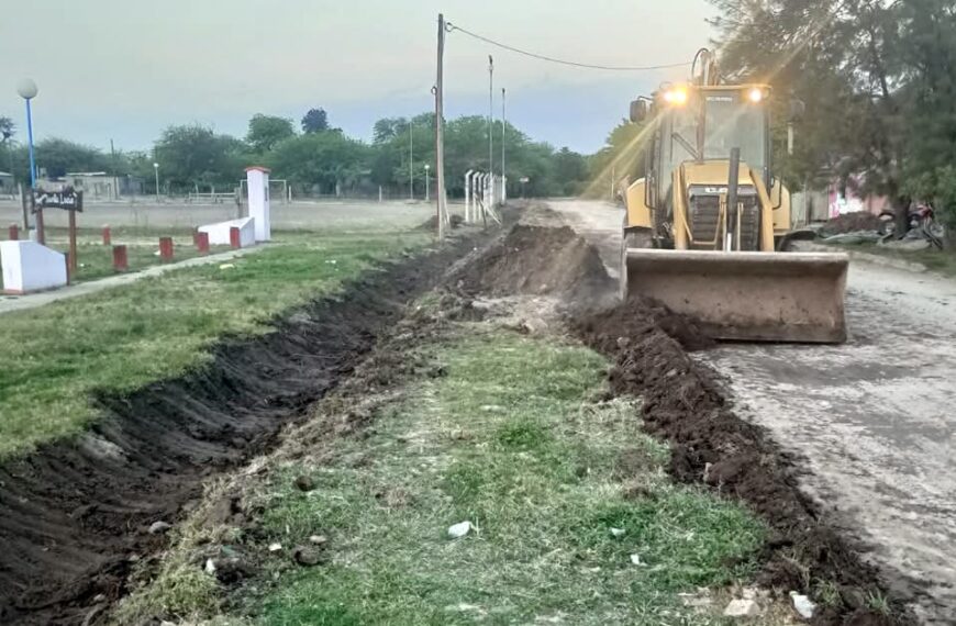 Pinto: El Municipio intensifica el mantenimiento de desagües y la colocación de tubos