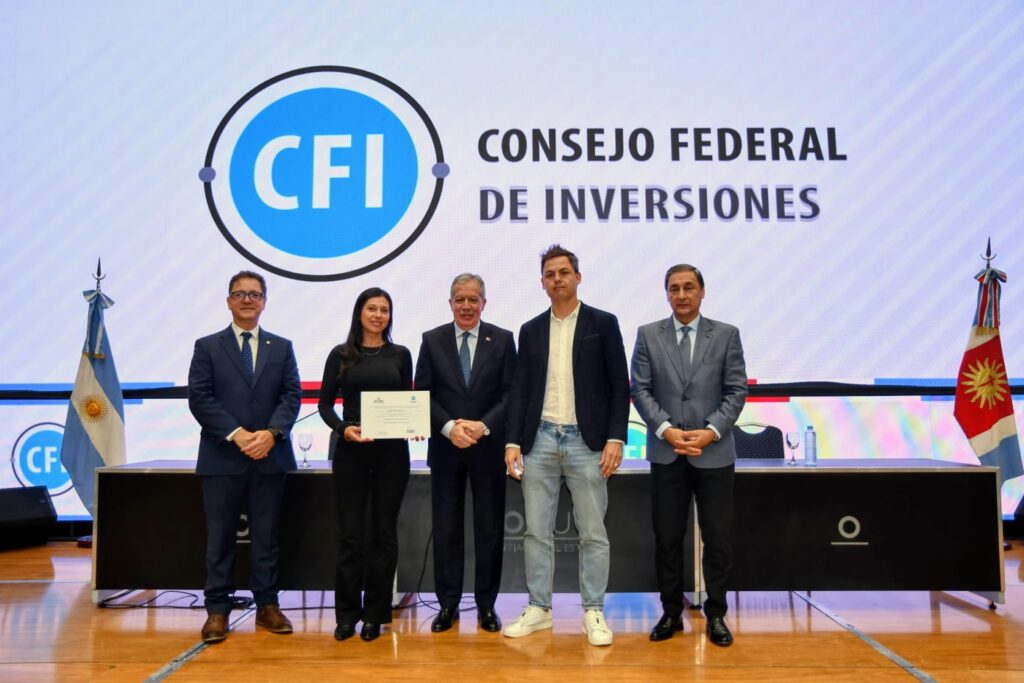 El gobernador Elías Suárez entregó las primeras líneas de financiamiento del CFI a Pymes emprendedores y productores locales El gobernador Elías Suárez entregó las primeras líneas de financiamiento del CFI a Pymes emprendedores y productores locales