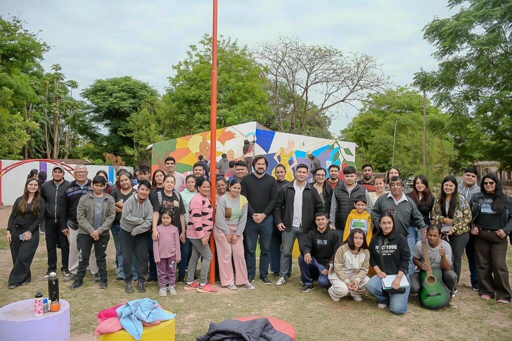 La Dirección de la Juventud fortalece su trabajo territorial con un mural artístico en Monte Quemado La Dirección de la Juventud fortalece su trabajo territorial con un mural artístico en Monte Quemado