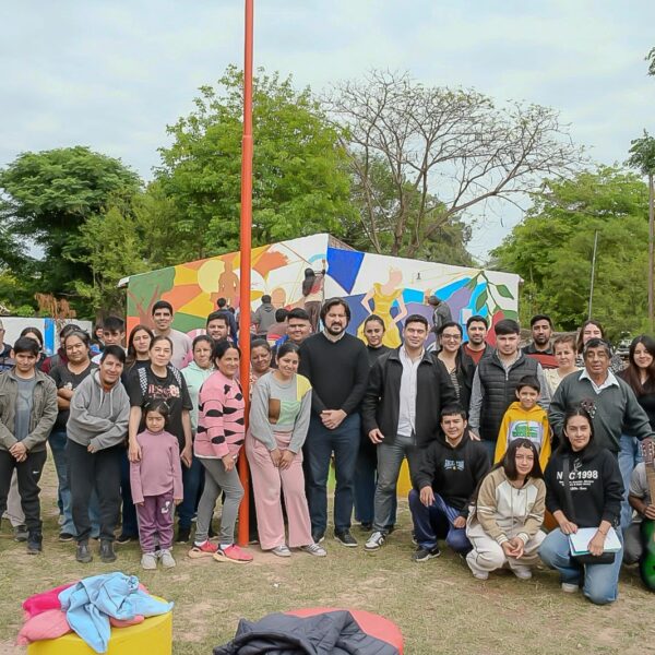 La Dirección de la Juventud fortalece su trabajo territorial con un mural artístico en Monte Quemado