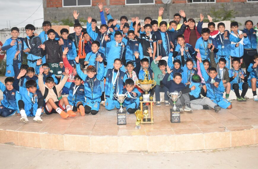 Colonia El Simbolar reconoció a los pequeños futbolistas que se destacaron en un torneo provincial