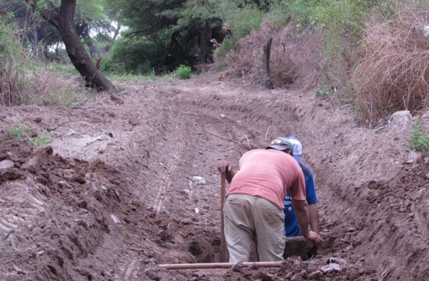 Avanzan las obras de desagües para prevenir anegamientos en el Sector C de Colonia El Simbolar