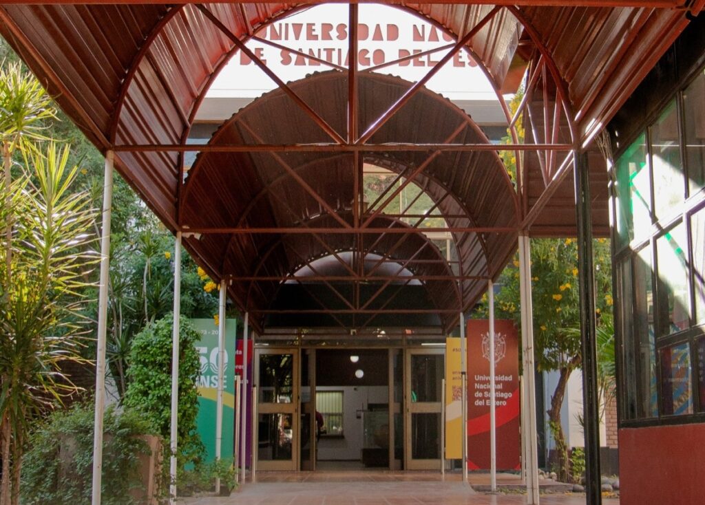 Personal de la UNSE podrá acceder a becas del 70% para estudiar en una universidad española desde Santiago Personal de la UNSE podrá acceder a becas del 70% para estudiar en una universidad española desde Santiago