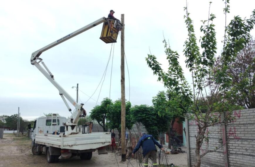 Refuerzan el tendido eléctrico y modernizan el alumbrado público de La Banda
