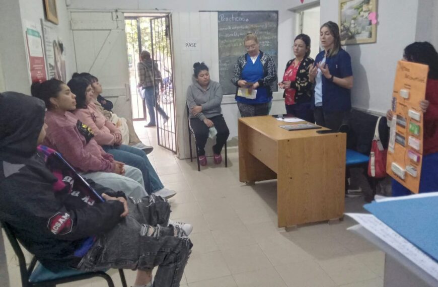 El municipio brindó un taller sobre métodos anticonceptivos en el Barrio 25 de Mayo