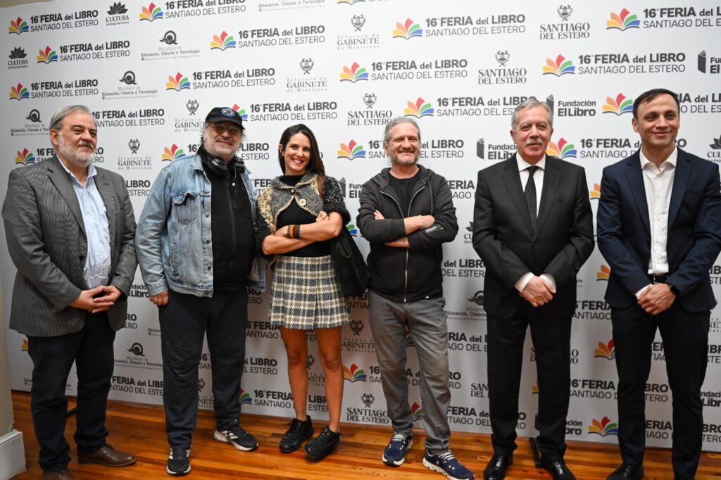 El gobernador Elías Suárez entregó reconocimientos a Pedro Saborido, Soledad Barruti y Darío Sztajnszrajber en la Feria del Libro El gobernador Elías Suárez entregó reconocimientos a Pedro Saborido, Soledad Barruti y Darío Sztajnszrajber en la Feria del Libro