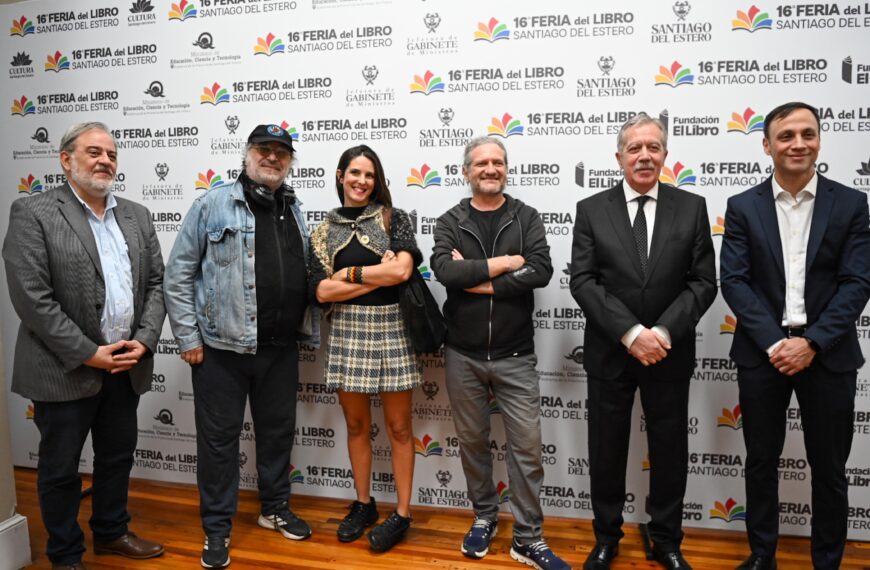El gobernador Elías Suárez entregó reconocimientos a Pedro Saborido, Soledad Barruti y Darío Sztajnszrajber en la Feria del Libro