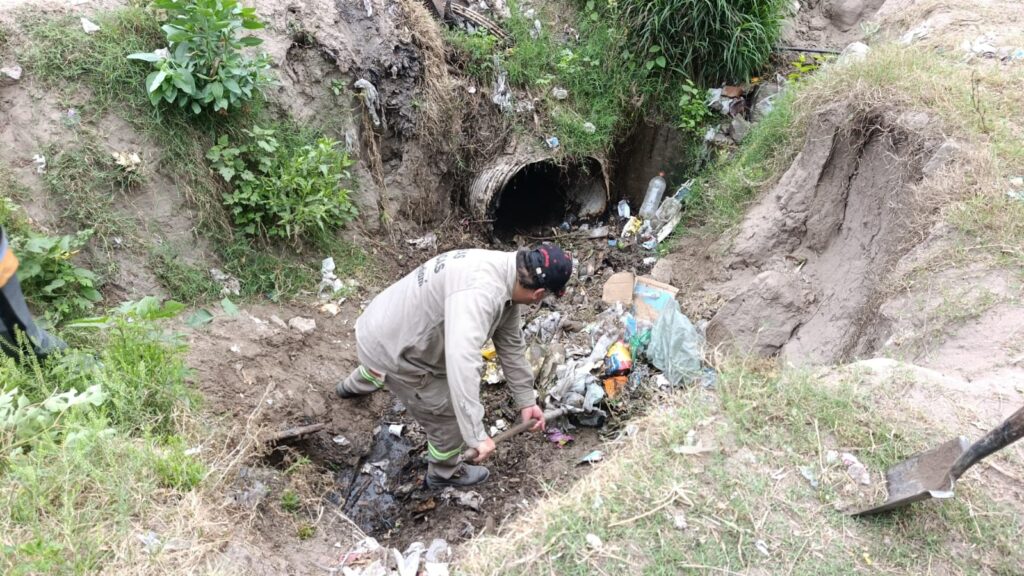 La importancia de no arrojar residuos en el interior de los desagües pluviales