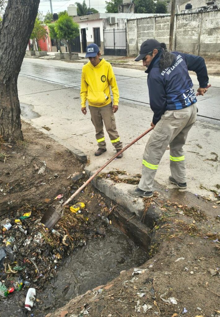 El municipio realizó trabajos de limpieza de desagües y bocas de tormentas