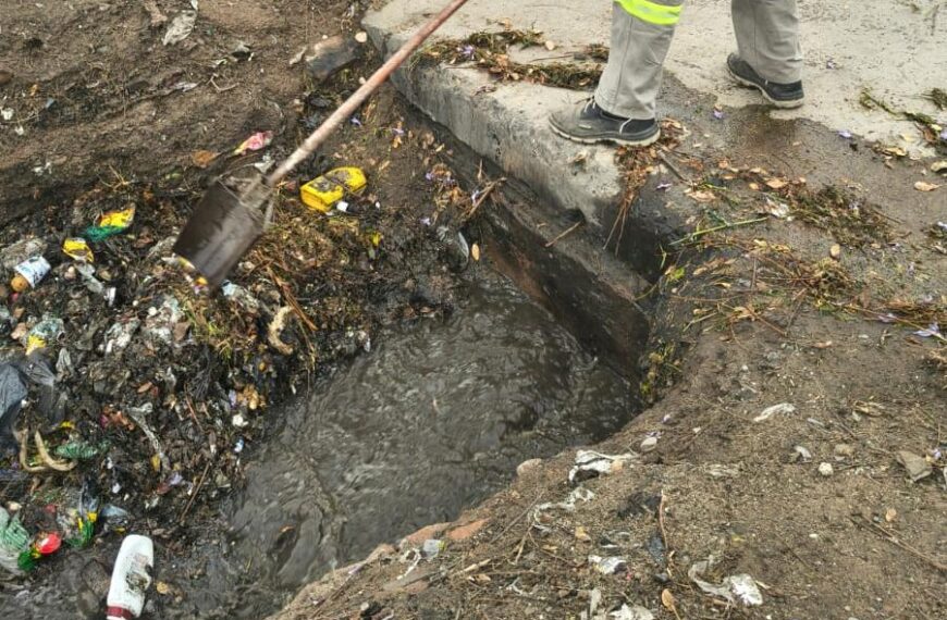 El municipio realizó trabajos de limpieza de desagües y bocas de tormentas